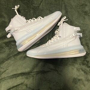 Nike Air Max 720 Saturn pure platinum size 12